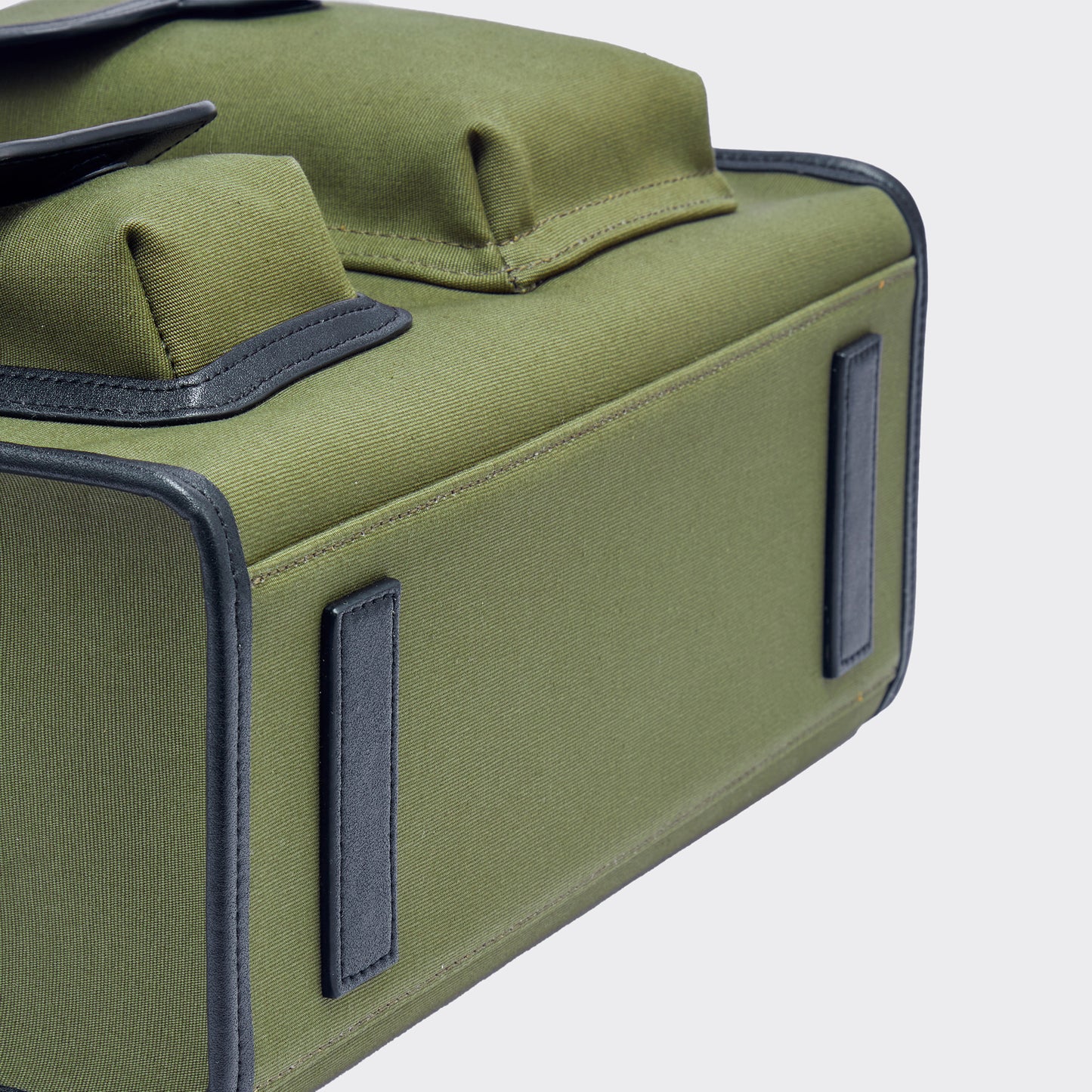 Gabriel Large Vertical Canvas Tote Bag  - Military green